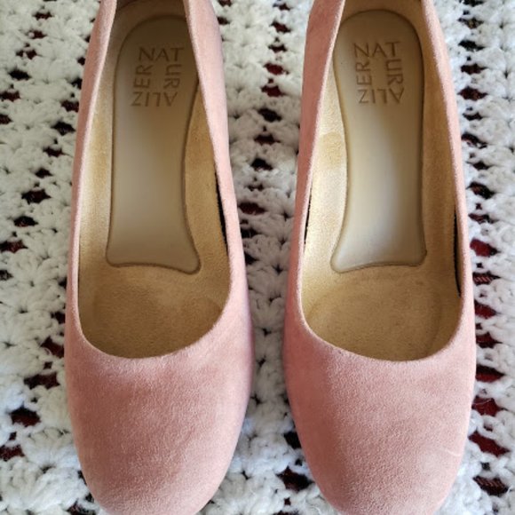 Naturalizer Pink Suede Mid Heel Shoe - Picture 4 of 6